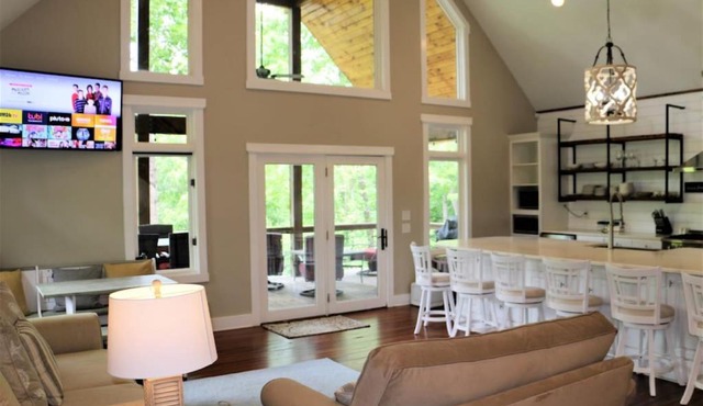 Inlet Dr - Lake Keowee Home In Town and Close to Clemson
