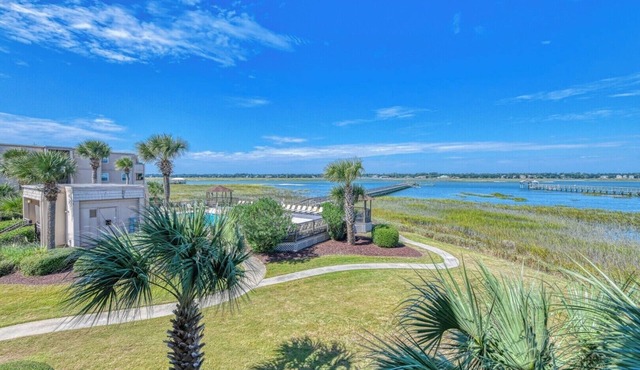 Inlet Pointe 29 Walk to beach in 2 minutes. Enjoy the pool and floating dock.