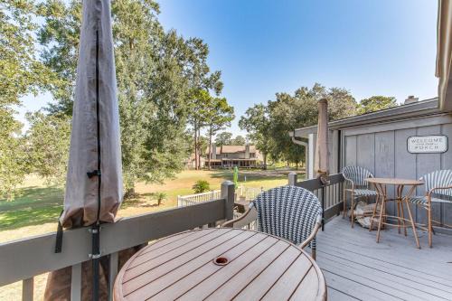 Inviting Home w/Golf Course View in Diamondhead!