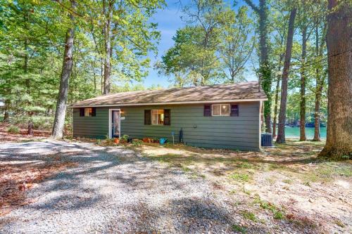 Jewelbox Cottage - Dog-friendly Lakefront home with private dock, canoe & SUPs