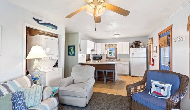 Jo's Bungalow: Walk to Beach, Dog-Friendly OBX