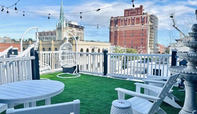 Jones St Penthouse with Private Rooftop & Spectacular Views + FREE Golf Cart