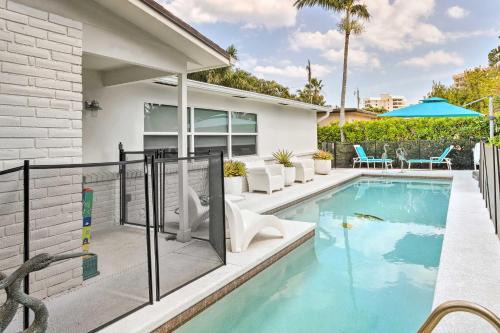 Juno Beach House w/Private Pool: Walk to Beach!