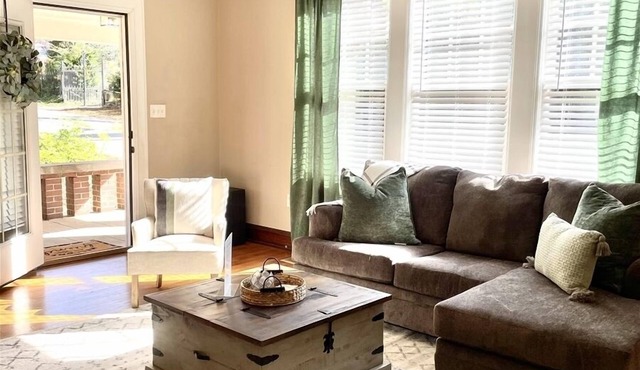 Just minutes from DT Anderson! | 2 Bed, 1 Bath