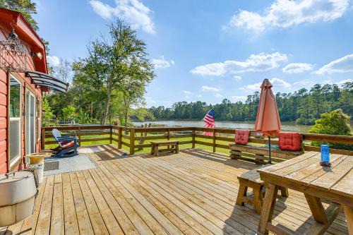 'Kokomo Kove' - Waterfront Country Texas Getaway