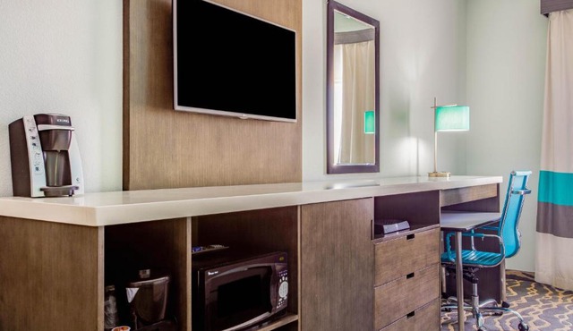 La Quinta Inn & Suites by Wyndham Northlake Ft. Worth