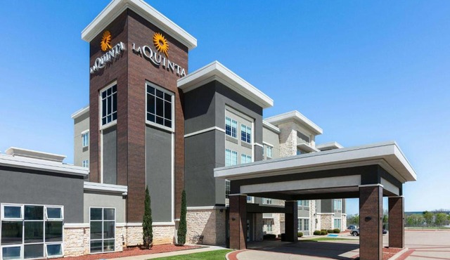 La Quinta Inn & Suites by Wyndham Ft Worth-Burleson