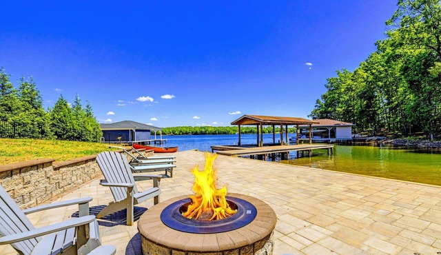 Lake Anna A-Frame | Beach, Dock & Hot Tub | 5BR