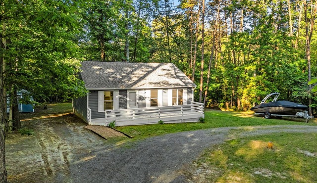 Lake Anna Cottage w Hot Tub, Kayaks & Boat Launch