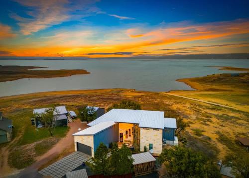 Lake Buchanan - Pool, Hot Tub & Lake Access