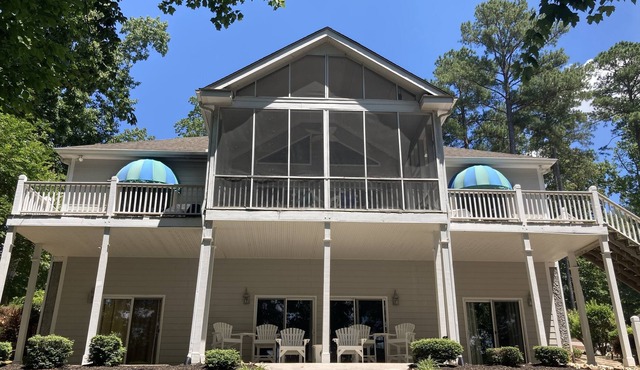 Lake Front Property & Home | Inn at Raintree
