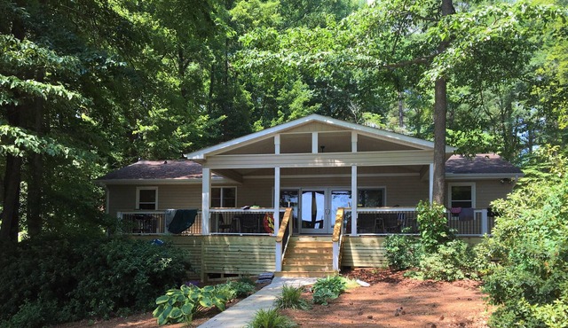 Lake Gaston Lakefront with huge deck, kayaks, SUPs, boat launch nearby