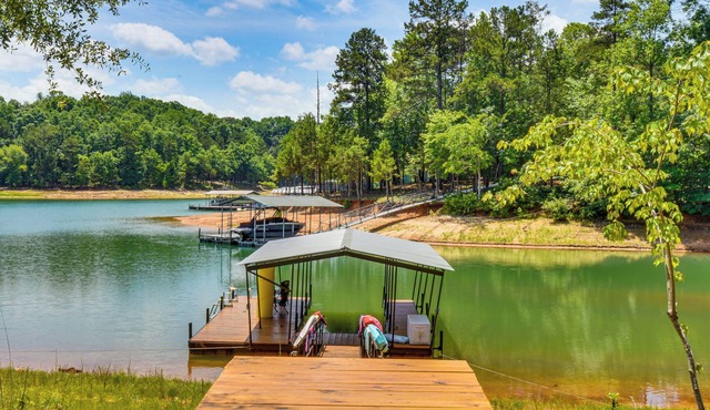 Lake Hartwell Family Getaway w/Dock & Water Views