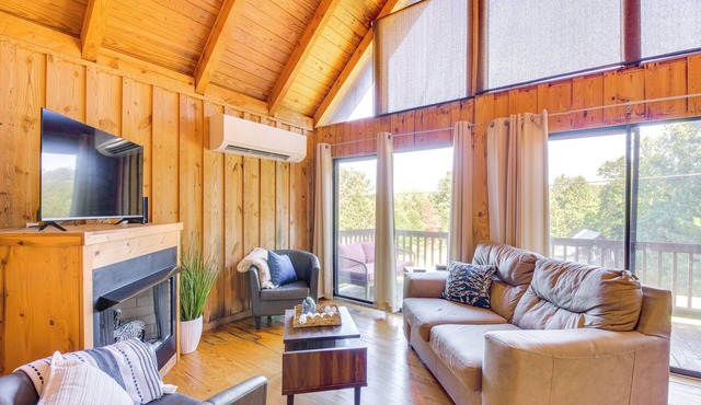 Lake Keowee Retreat: Idyllic Six Mile Cabin!