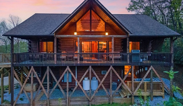 Lake Lure Large Cabin - Sleeps 10 - Mountain View’s & Hot Tub Near Chimney Rock