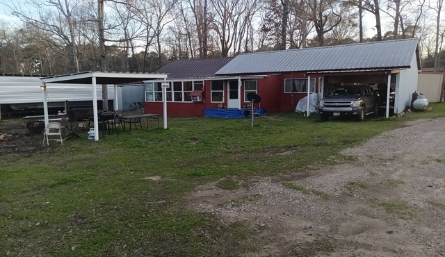 Lake Sam Rayburn Cabins, Back Cabin #2 at Monterrey Park an Boat Launch area # 2
