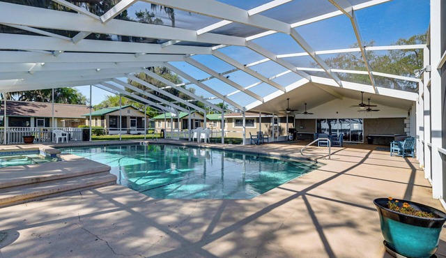 Lake View, Pool Access! Pet-Friendly Hernando Stay