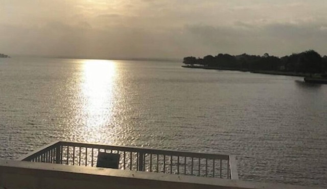 Lakefront-April Sound -Hot tub bath with Panoramic lake view- Fish off the dock