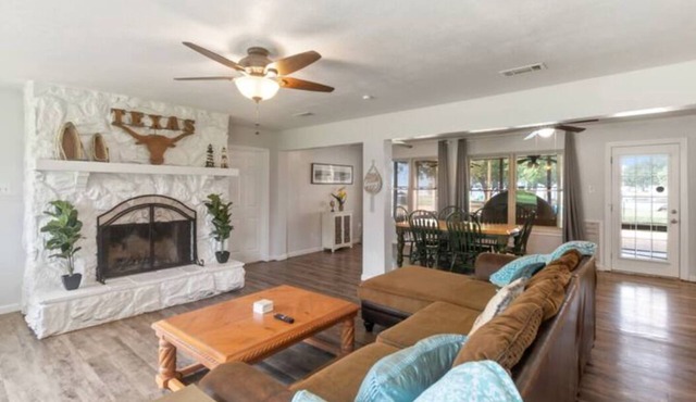 Lakefront Bliss at Cedar Creek: Fire Pit & Views