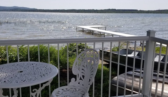 Lakefront Cottage #3, AC, Newly Remodeled, 4 SUPs, 8 Kayaks, Rowboats