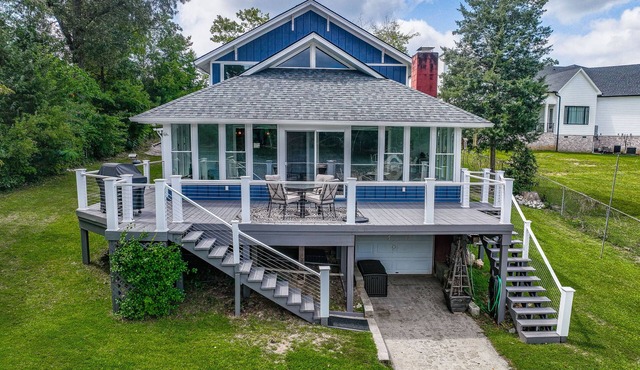 Lakefront cottage with private dock and optional pontoon rental