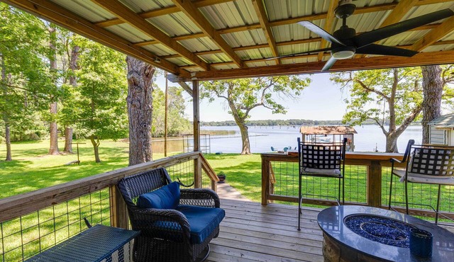 Lakefront Daingerfield Retreat w/Shared Dock!
