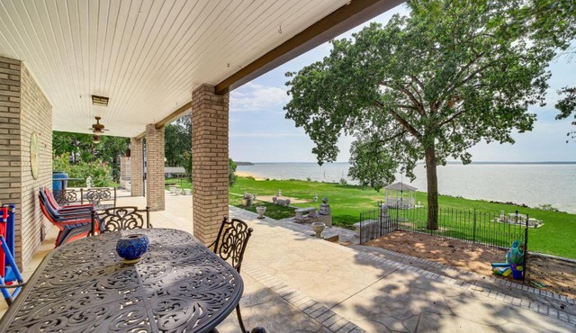 Lakefront Eufaula Escape w/Dock + Private Beach!