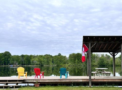 Lakefront Hideaway Resort 10 Total cabins-Lake View, Private Beach in Kawartha Lakes