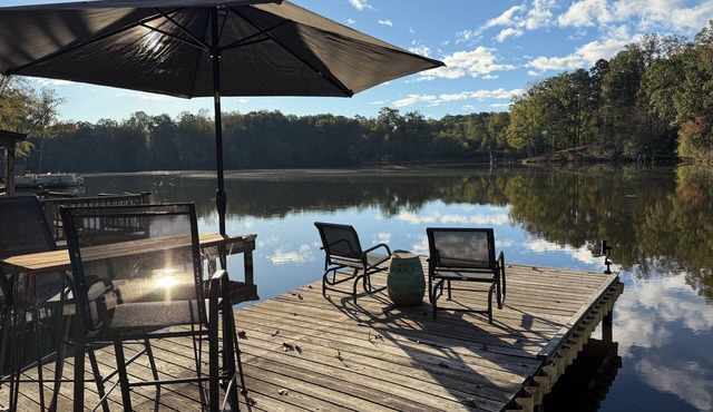 LAKEFRONT HOUSE with Dock, Canoe, FirePit, Hammock and Golf Nearby - PetFriendly