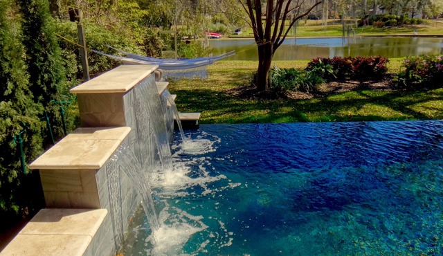 Lakefront Jewel: Infinity Pool, Minutes to Downtown, Beach, Golf & Boat launch
