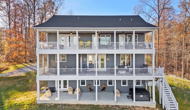 Lakefront Lake Anna - Decks, Views, Hot Tub