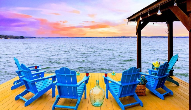 Lakefront Lake Anna Views, Dock, Hot Tub, Firepit