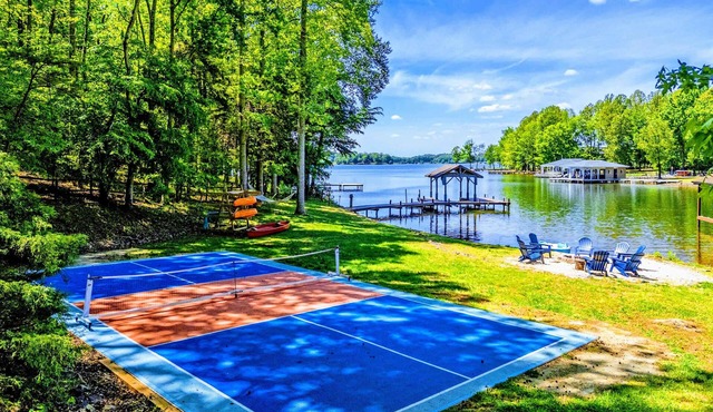 Lakefront Lake Anna with Dock, Hot Tub, Game Room