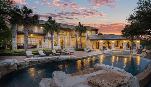 Lakeside Estate · Sleeps 20 · Infinity Pool & Boat Slip · 180' View