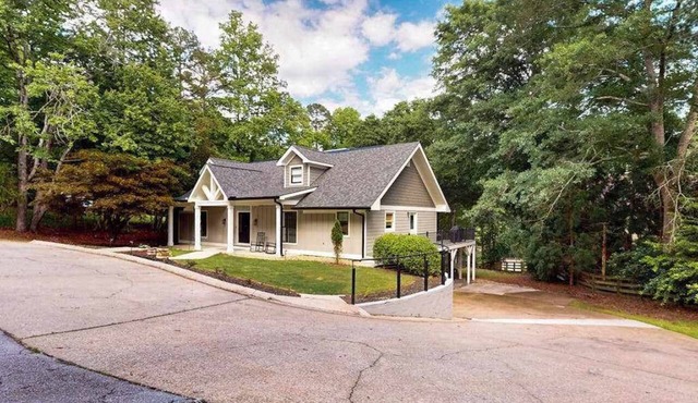 Lakeside Oasis Stays