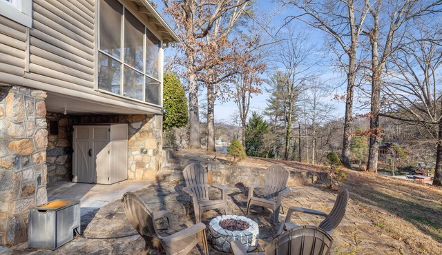 Lakeview Lodge - Screened Porch with Lake View, Fire Pit, Fireplace, Dog Friendly