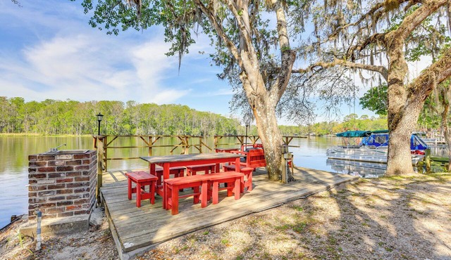 Lanai & Fire Pit: Riverfront Studio in Chiefland!
