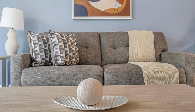 Landing | Amazing 1BD, Courtyard, Gym