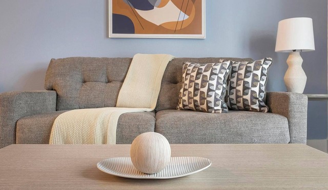 Landing | Amazing 1BD, Courtyard, Gym