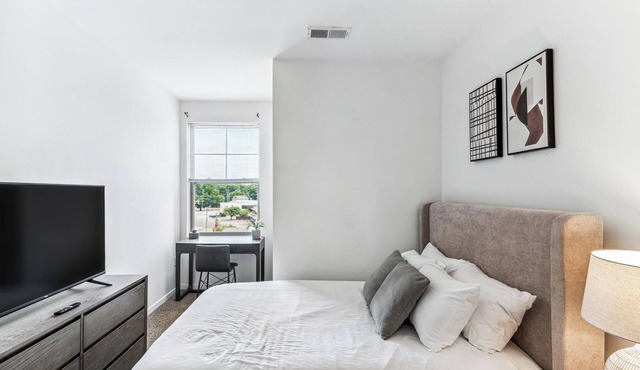 Landing | Amazing 1BD, Pool, Clubhouse