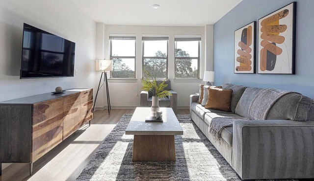 Landing | Amazing 1BD, Pool, Gym