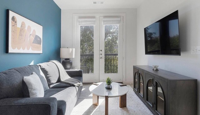 Landing | Amazing 1BD, Pool, Gym