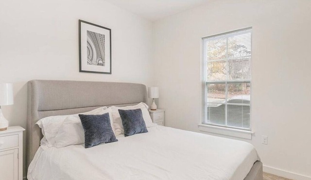 Landing at Vida East - 1 Bedroom in Church Hill
