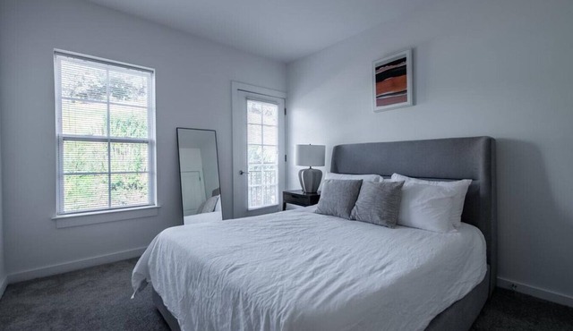 Landing at Vida East - 1 Bedroom in Church Hill