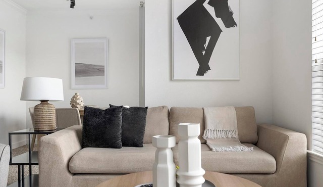 Landing | Beautiful 1BD, Gym, Pool