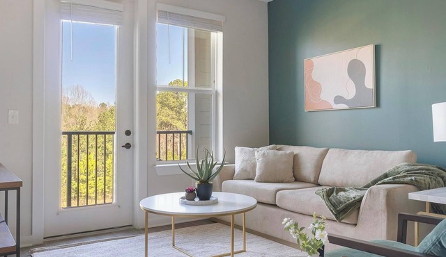 Landing | Beautiful 1BD, Gym, Pool