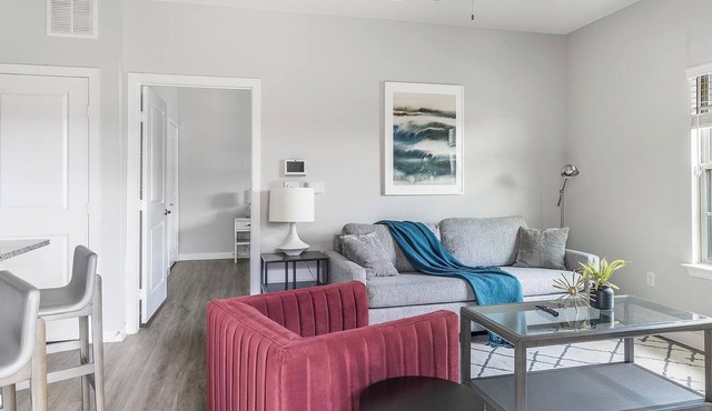 Landing | Beautiful 1BD, Gym, Pool