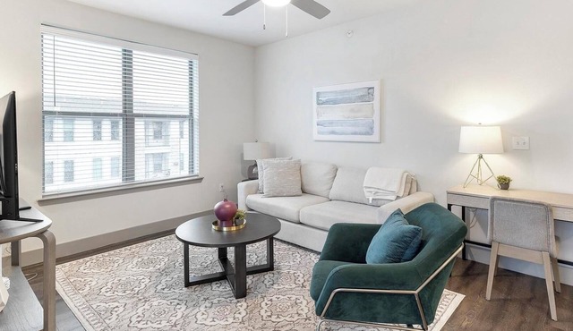 Landing | Beautiful 2BD, Clubhouse, Gym