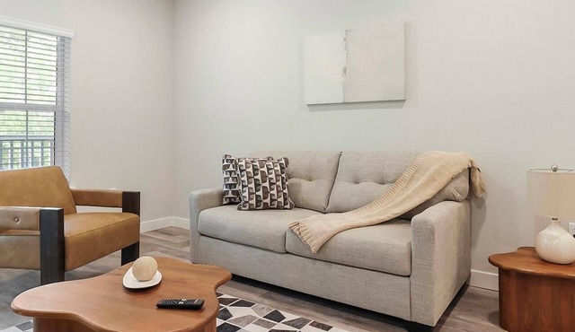Landing | Beautiful 2BD, Gym