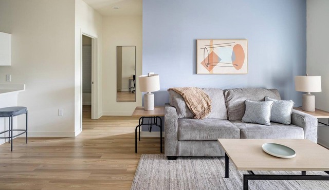Landing | Beautiful 2BD, Gym, Pool